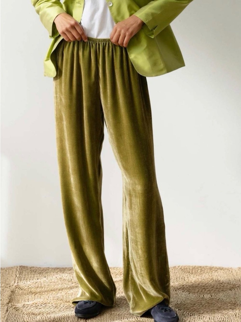 DONNI. Velvet Simple Pant in Martini